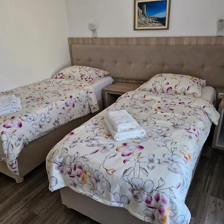 Penzion & Mama Mia 4*