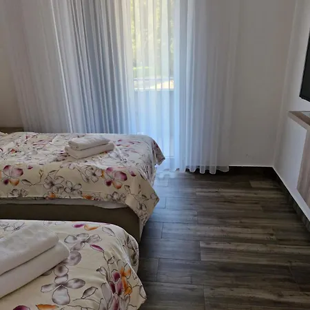 Guest house & Mama Mia