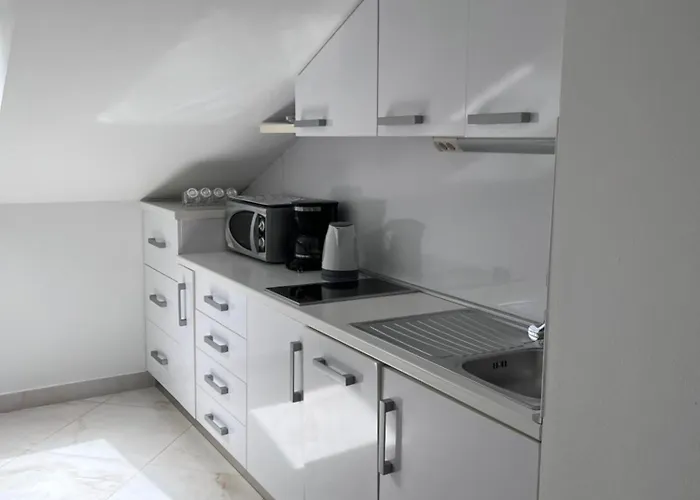 Lavanda Rooms & Apartment - Malinska マリンスカ