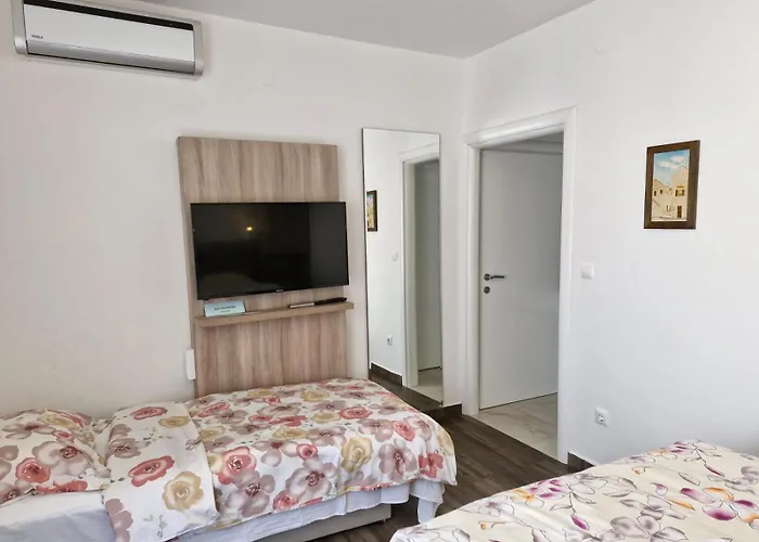 Lavanda Rooms & Apartment - Malinska ゲストハウス 4*